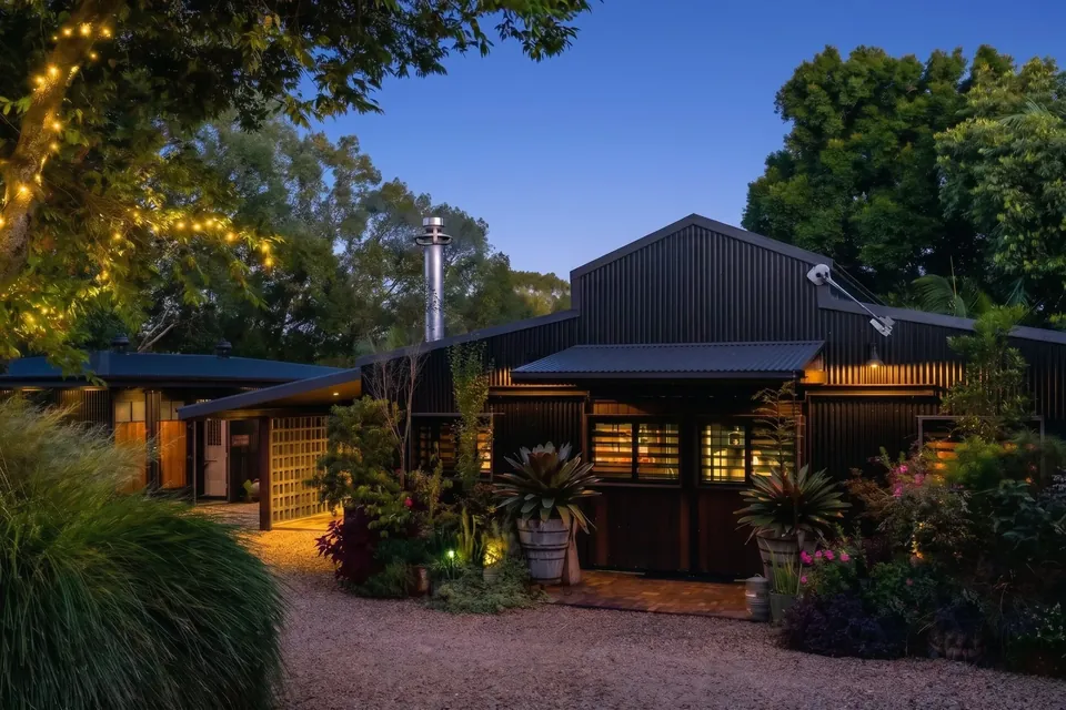 the barn and barnita all lit up at dusk — our favourite hour ❤️