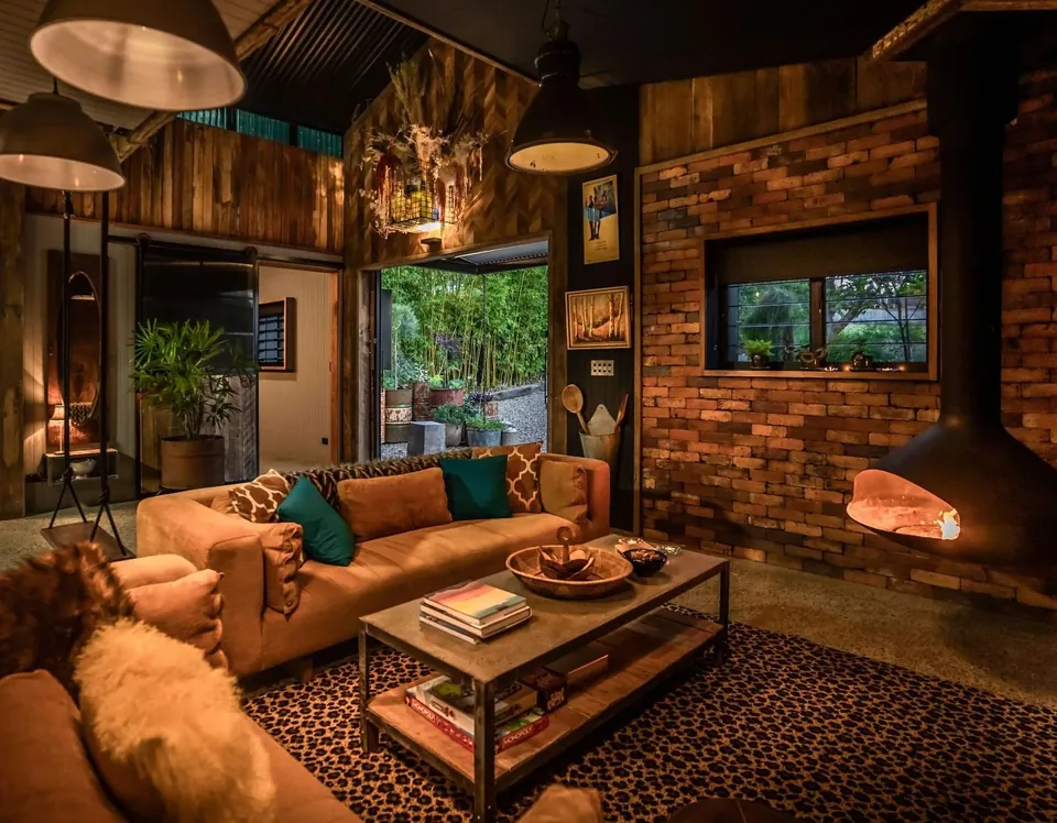 same lounge, sam's angle
